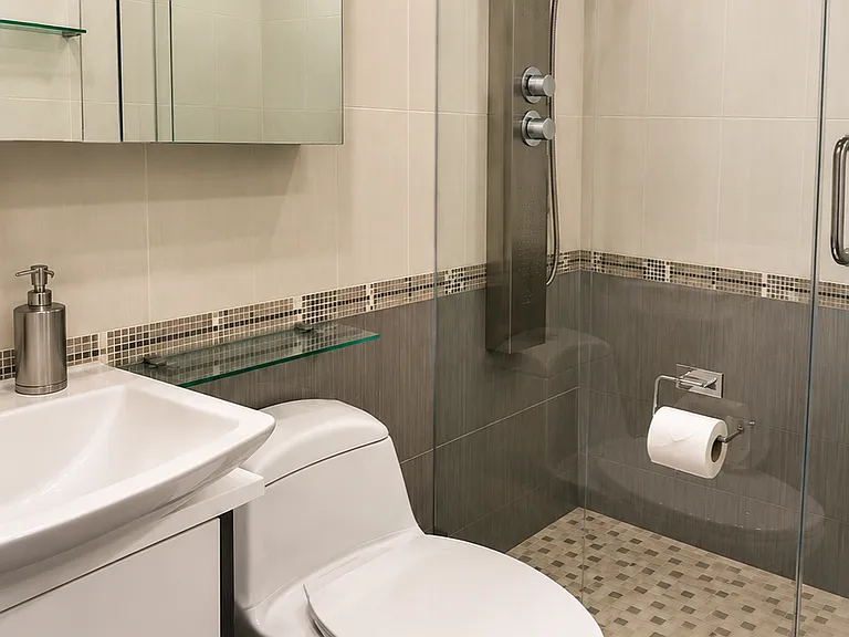 2830 E 27th St #2 — Photo 6