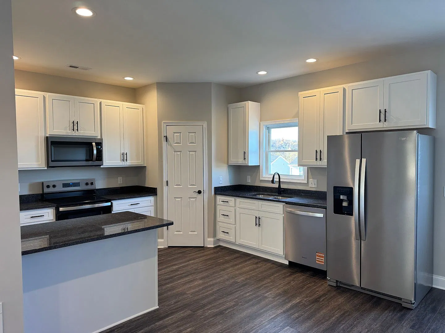 Brand New 3BR Townhouse — Photo 3