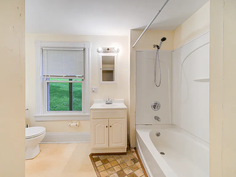 4 Underwood St #2 — Photo 13