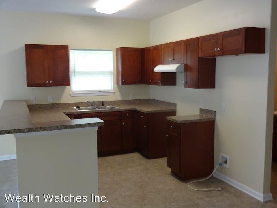 2nd image of 2814 Stuart St