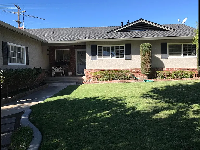 357 Birchwood Ct — Photo 2