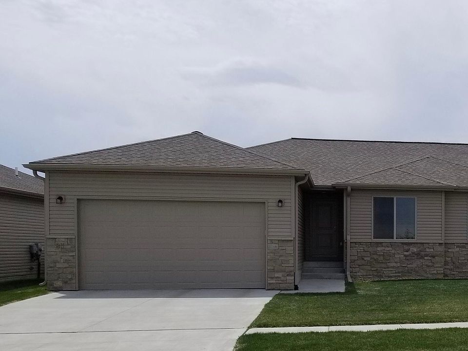 1st image of 821 Palmetto Ln