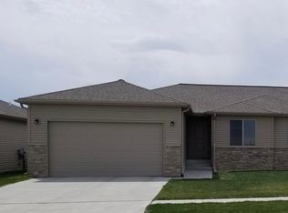 821 Palmetto Ln, Lincoln, NE 68521