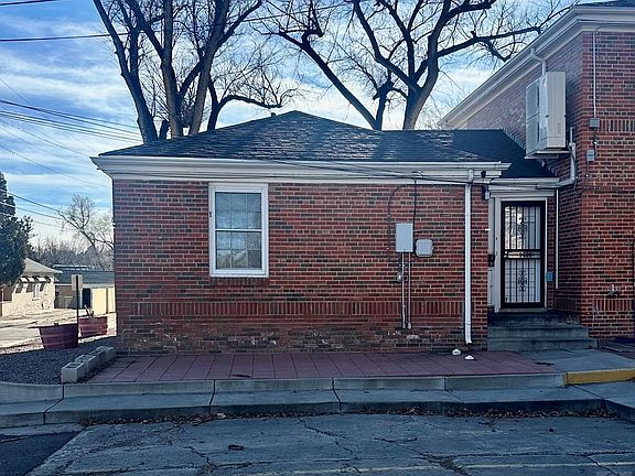 4th image of 2000 N Grand Ave