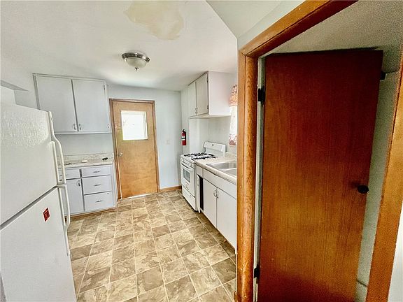 4th image of 746 6th Ave