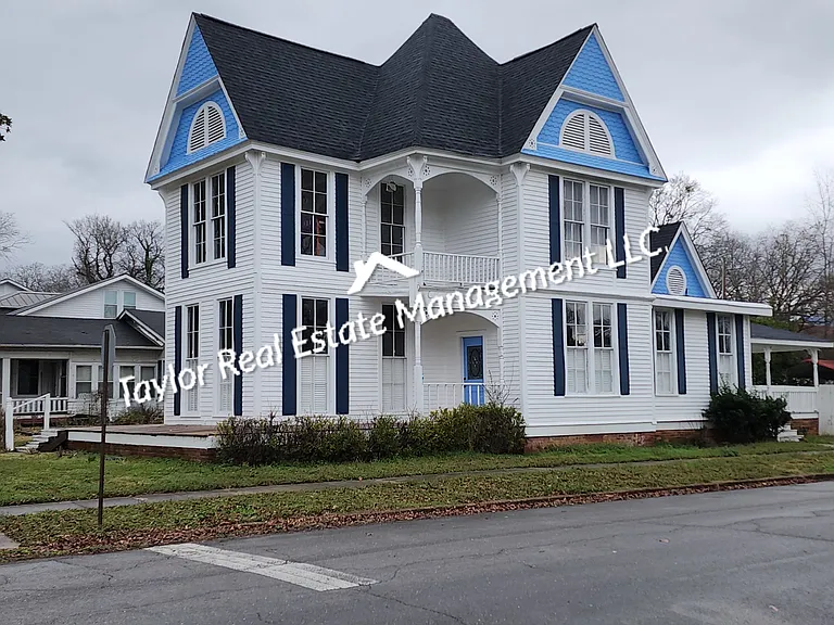 1100 N Montgomery Ave — Photo 2