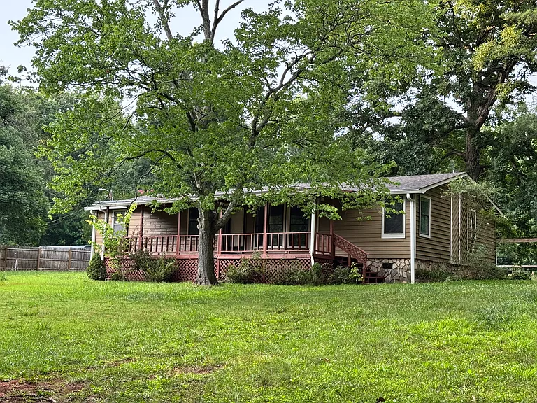 9700 Beatties Ford Rd — Photo 24