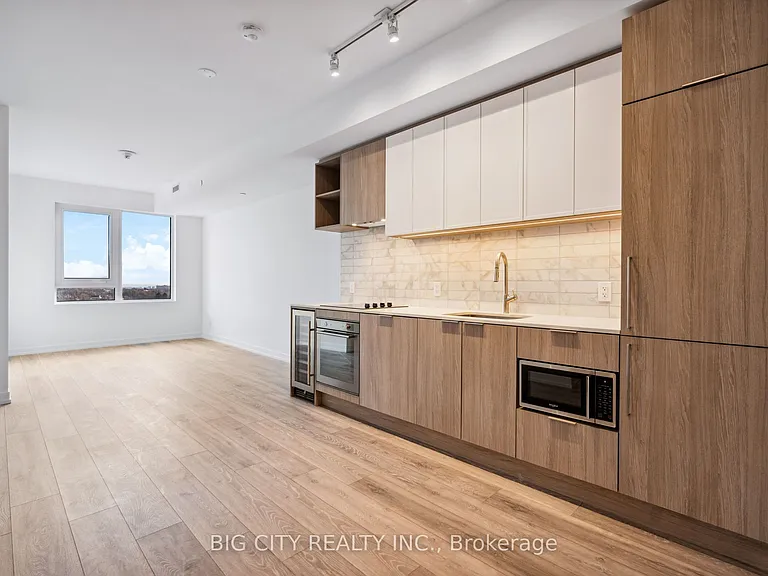 2020 Bathurst St #1202 — Photo 4