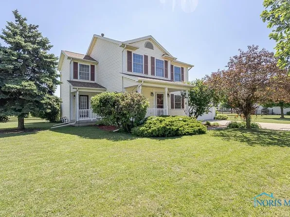 1065 Sparrow Ln, Bowling Green, OH 43402