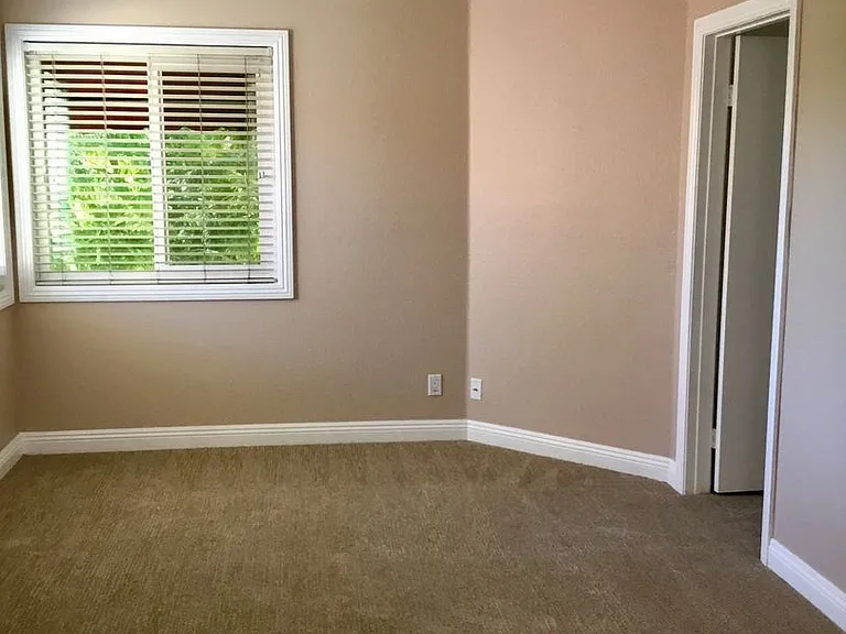 272 S Poplar Ave — Photo 13