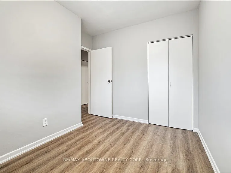 2350 Queensway Dr #3 — Photo 24
