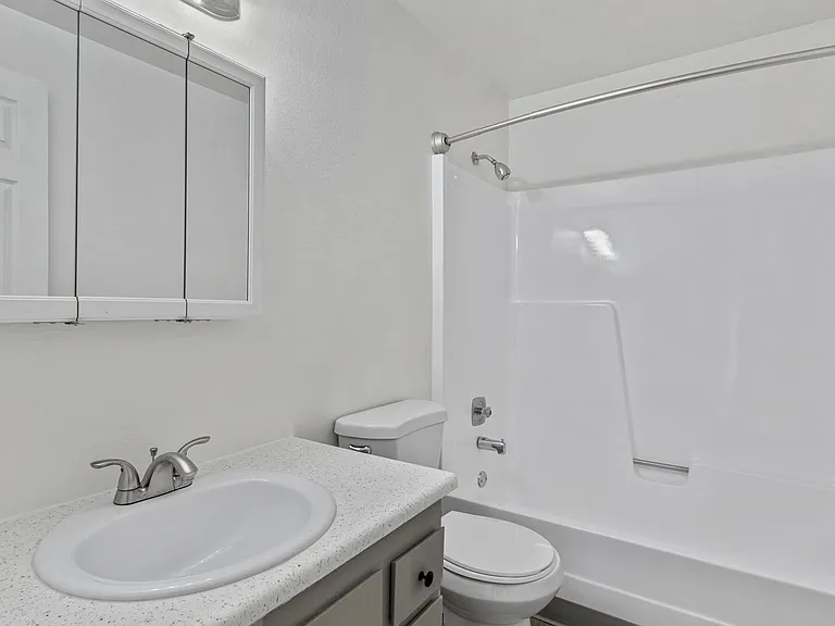 Houk 33 Apartments — Photo 42