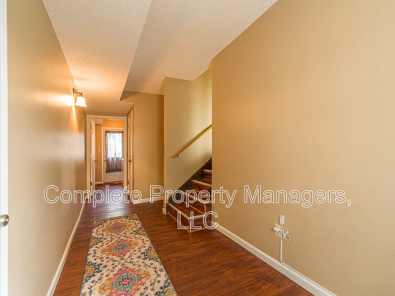 3 bed, 1.5 bath, 1800 sqft, $1,750 — Photo 4