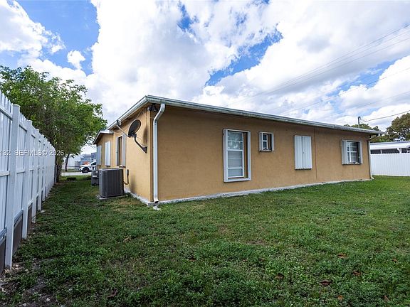 4th image of 4151 SW 112th Ct
