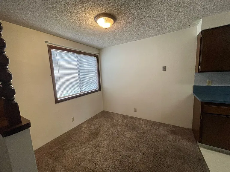 27 NW Mountain View Dr — Photo 5