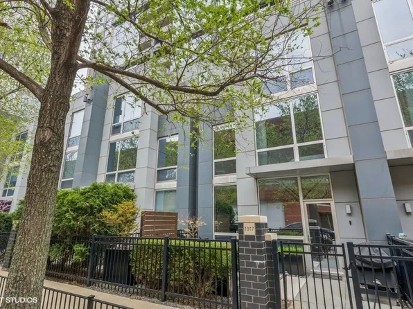 1917 S Calumet Ave, Chicago, IL 60616