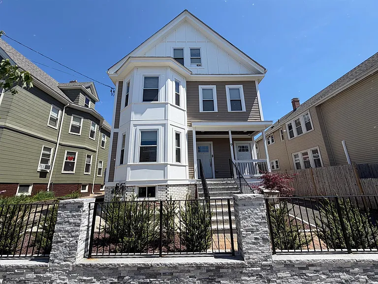 9 Bartlett St #2 — Photo 16