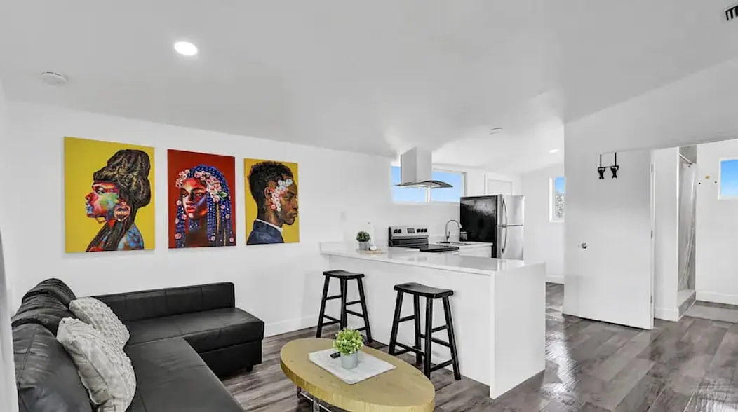 2 bed, 800 sqft, $2,500 — Photo 1