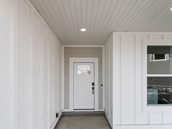 Finished home photos are representational images only. See sales agent for details.