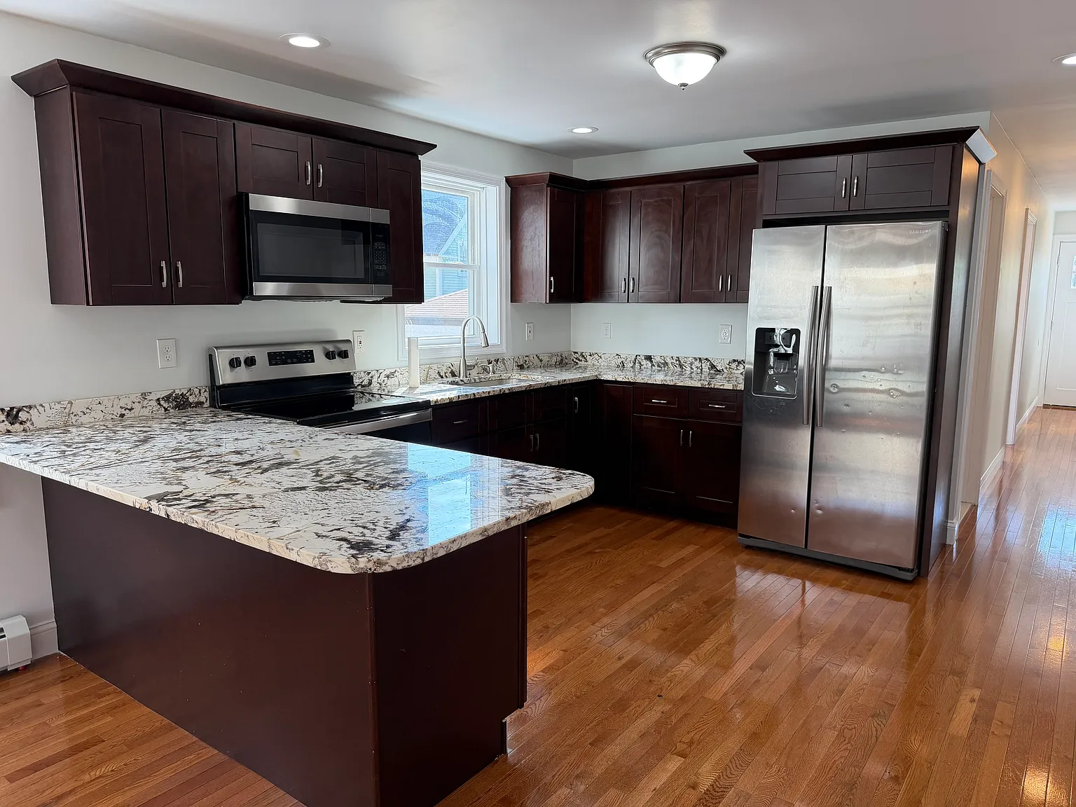 4 bed, 1400 sqft, $3,000 — Photo 2
