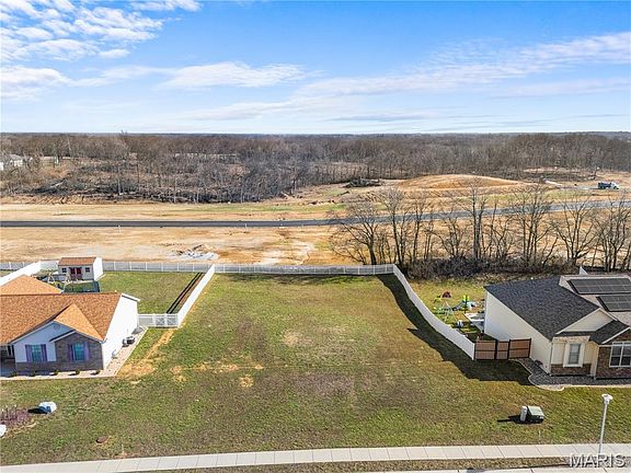 3rd image of 1131 Castle Green Dr
