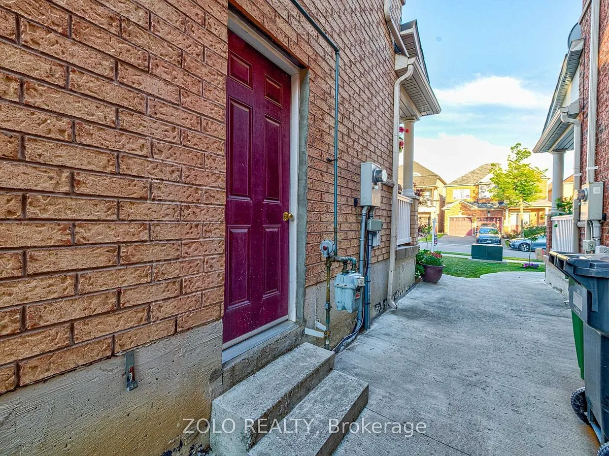 Building Photo - 88 Maddybeth Cres #BASEMENT