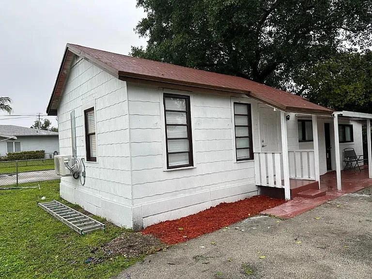 2747 NW 29th St — Photo 3
