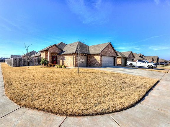 2nd image of 2411 SW Oxford Dr