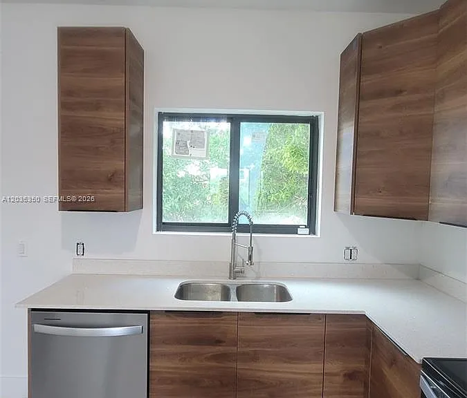 2146 NW 69th Ter #B — Photo 3