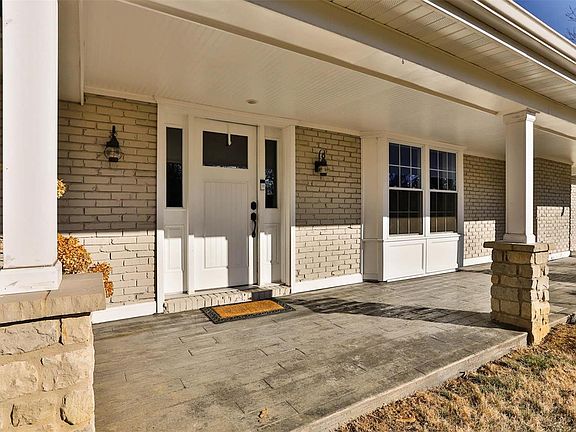 3rd image of 3 Stoney Brook Ln