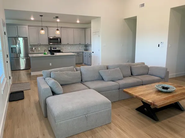 2122 S Young St, Rockport, TX 78382