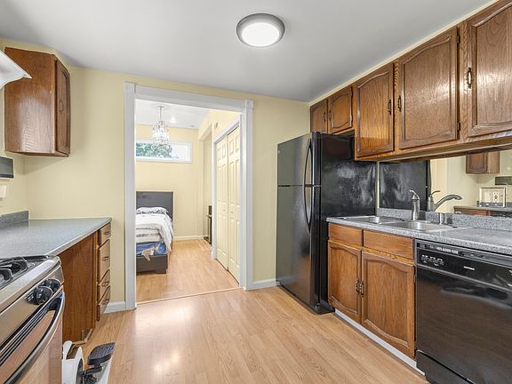 4th image of 20380 Hollywood St