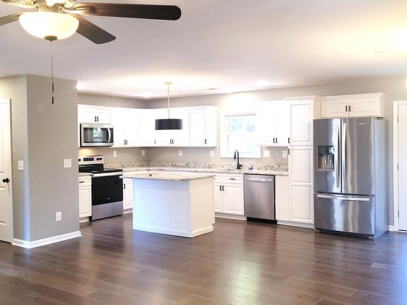 3rd image of 1604 Crest Dr