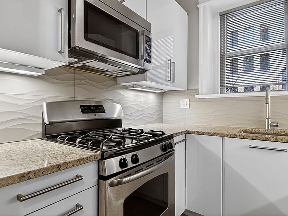 2nd image of 2010 Kalorama Rd NW APT 206