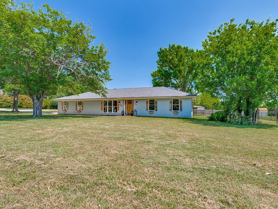 1st image of 20 Lee Dr