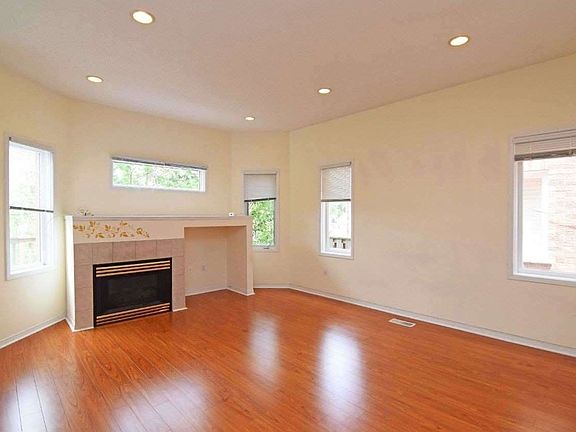 2nd image of 22 Desert View Cres