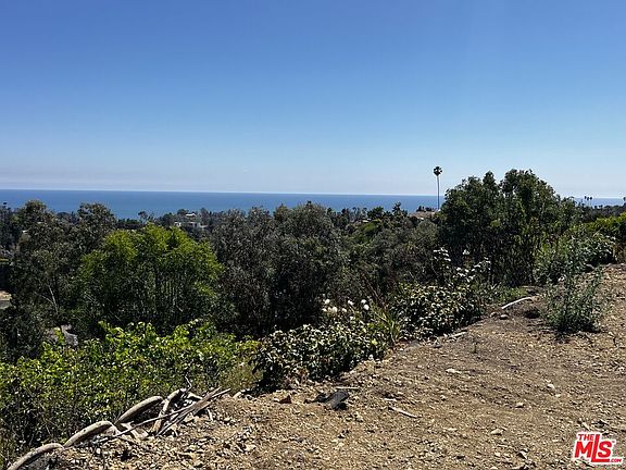 4th image of 1243 Las Lomas Ave
