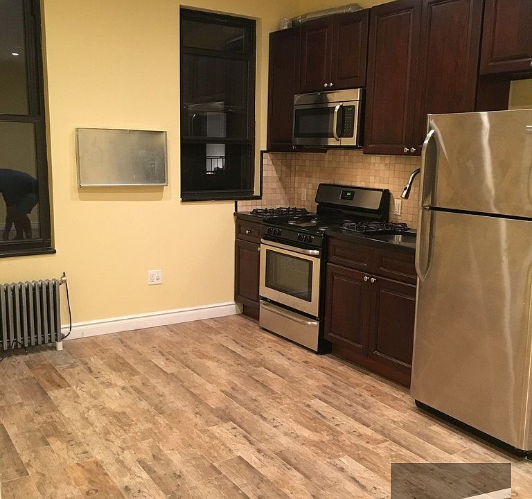 1st image of 2583 44th St #3