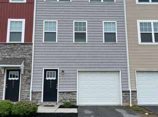 823 Schooner Ln, Mechanicsburg, PA 17050
