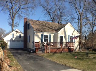 35 Benjamin Ave, Amityville, NY 11701