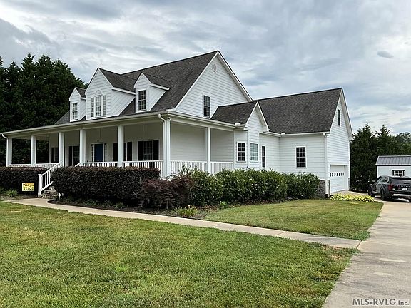 3rd image of 611 Forest Ln