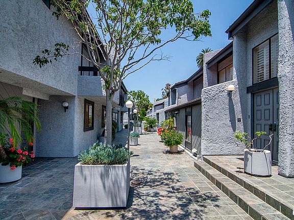 5th image of 1925 S Beverly Glen Blvd APT 30