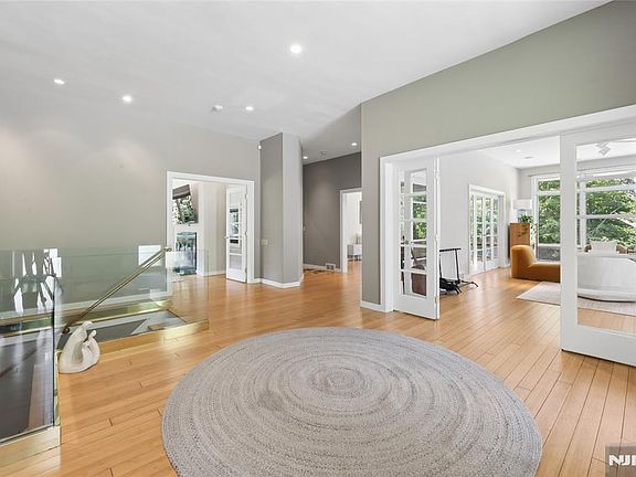 4th image of 192 Stonehurst Dr