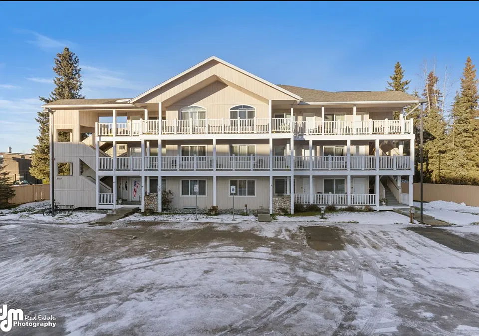 Fully Furnished Units Near UMED District, Anchorage, AK | Athenian Village Apartments