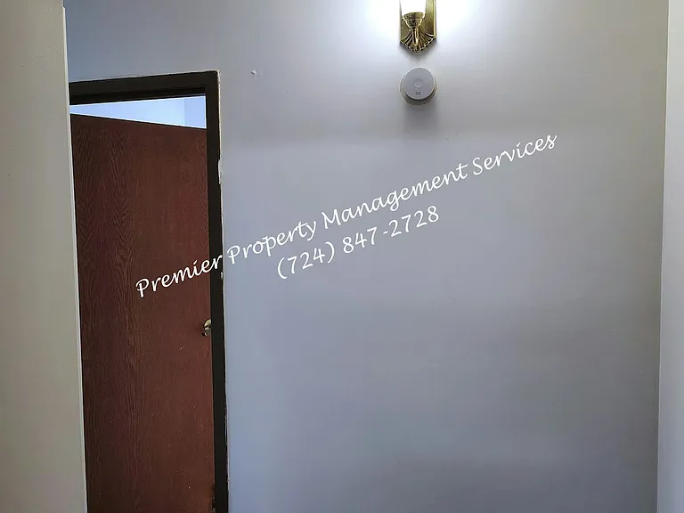 518 W Cunningham St #17 — Photo 4