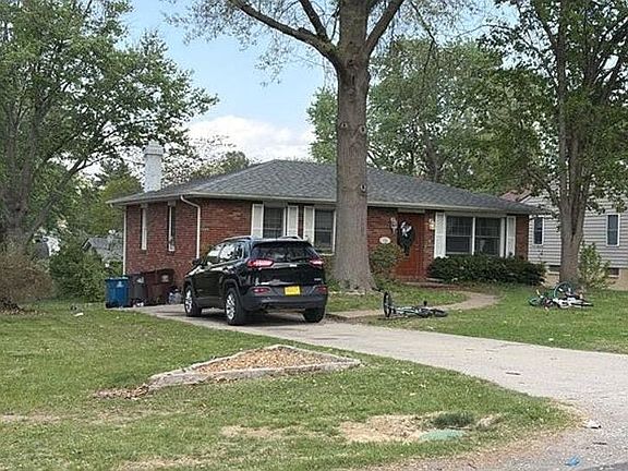 3rd image of 706 Birch St