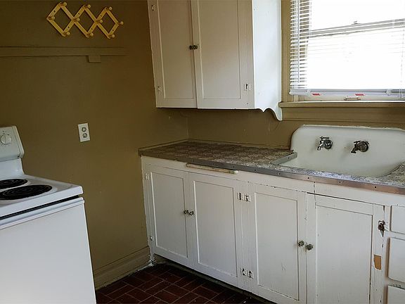 2nd image of 1536 1/2 NE 24th St