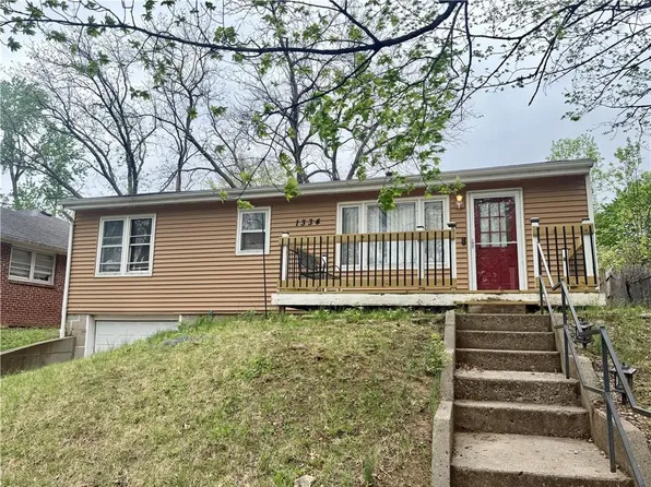 1334 Cheyenne St, Leavenworth, KS 66048