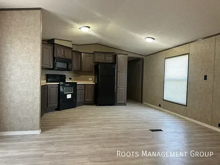 310 Scobey Ave #304 — Photo 2