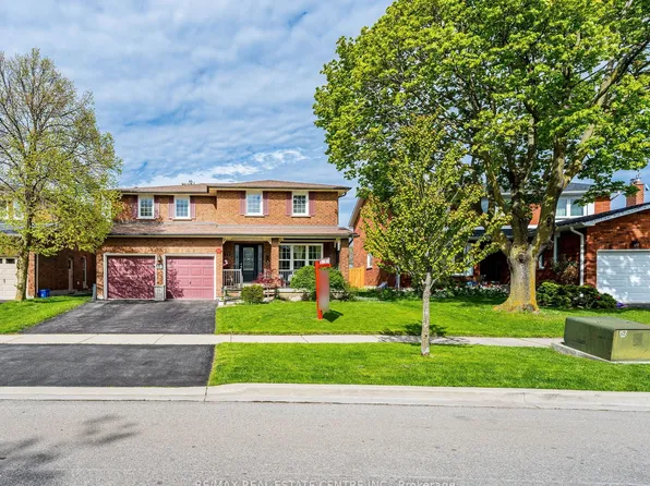 19 Mossbank Dr, Brampton, ON L6W 3Z4